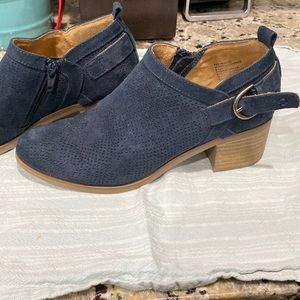 White mountain blue ankle booties